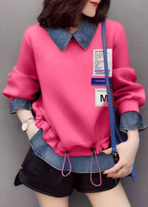Sudadera con cuello Peter Pan y parches de mezclilla en color rosa con cordón ajustable